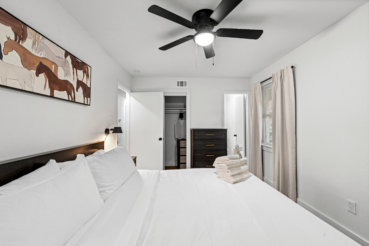 Beautiful 3BR Retreat in Irving  Pets Welcome - Photo 10