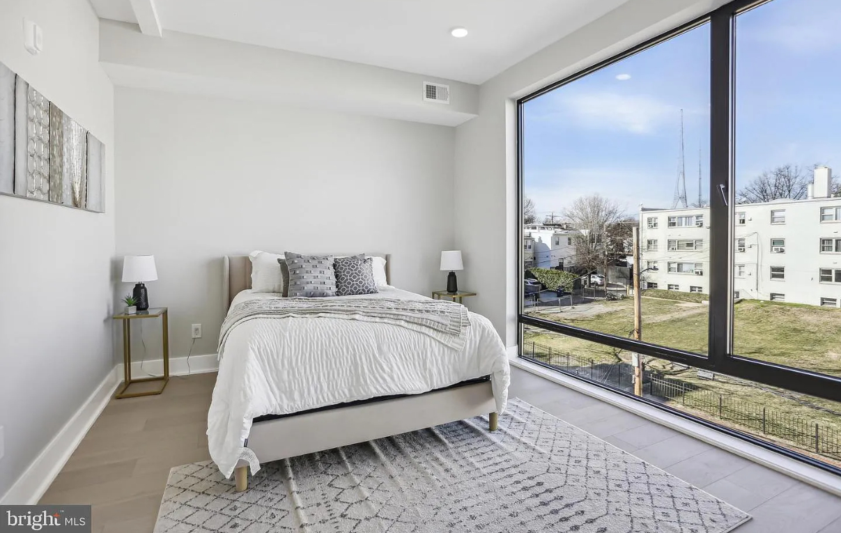 New Luxury 3BR - Rooftop - Office - Photo 11
