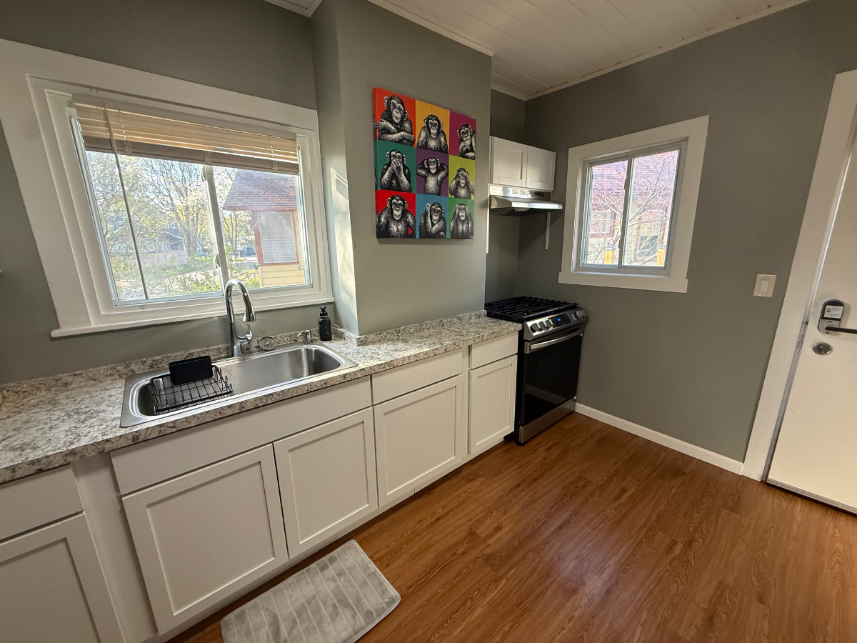 Prime 2BR/1BA Next to the Park Walk, minutes from Strong Memorial Hospital and a quick drive to RIT. - Photo 4