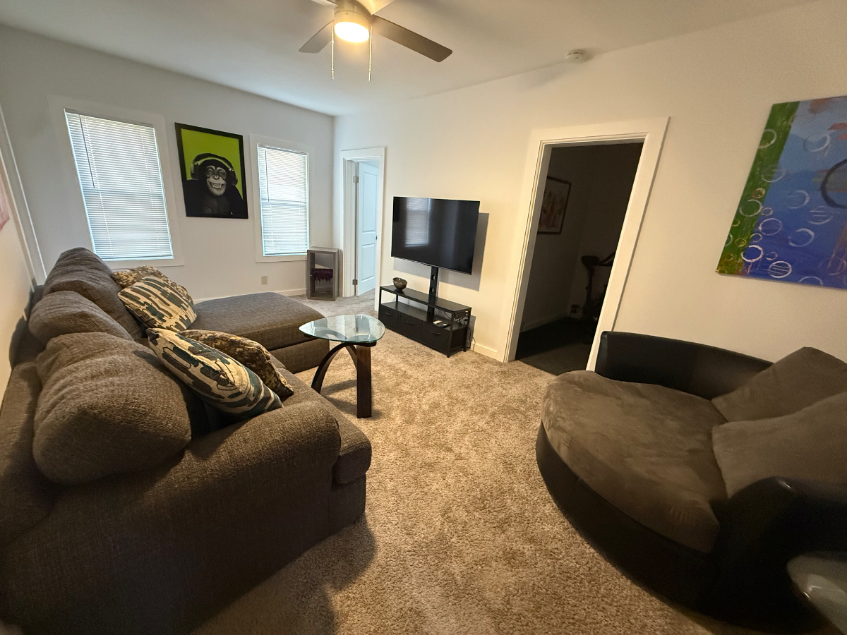 Prime 2BR/1BA Next to the Park Walk, minutes from Strong Memorial Hospital and a quick drive to RIT. - Photo 3