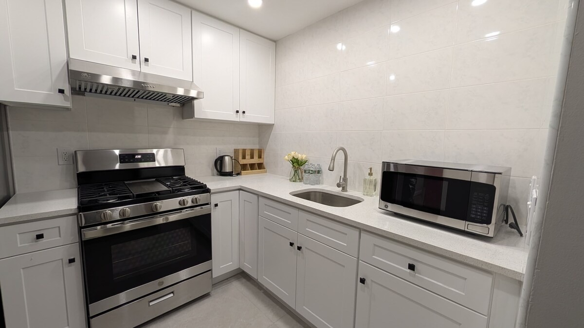 Comfortable, Modern 2BR Bronx,NYC Stay with Fast WiFi & Easy City Access - Photo 5
