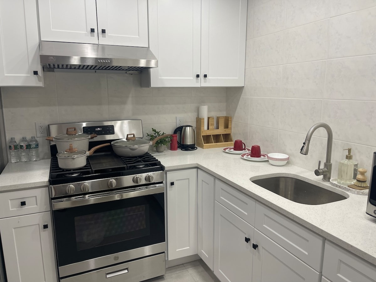 Comfortable, Modern 2BR Bronx,NYC Stay with Fast WiFi & Easy City Access - Photo 6