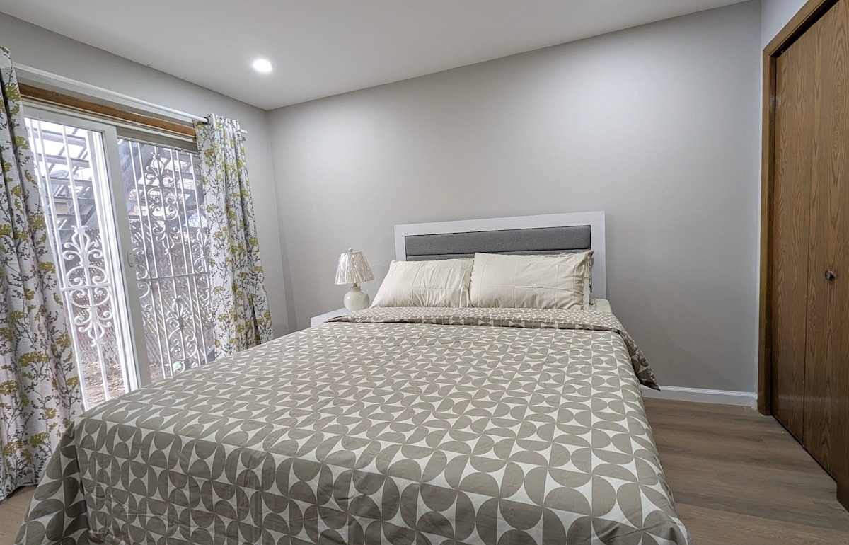 Comfortable, Modern 2BR Bronx,NYC Stay with Fast WiFi & Easy City Access - Photo 8