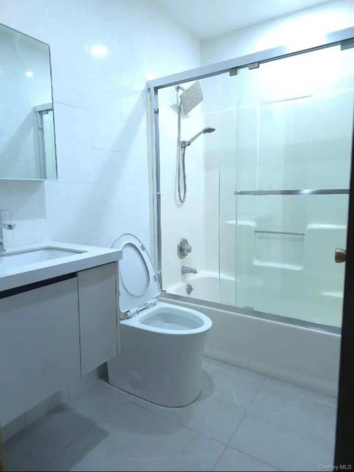 Comfortable, Modern 2BR Bronx,NYC Stay with Fast WiFi & Easy City Access - Photo 7