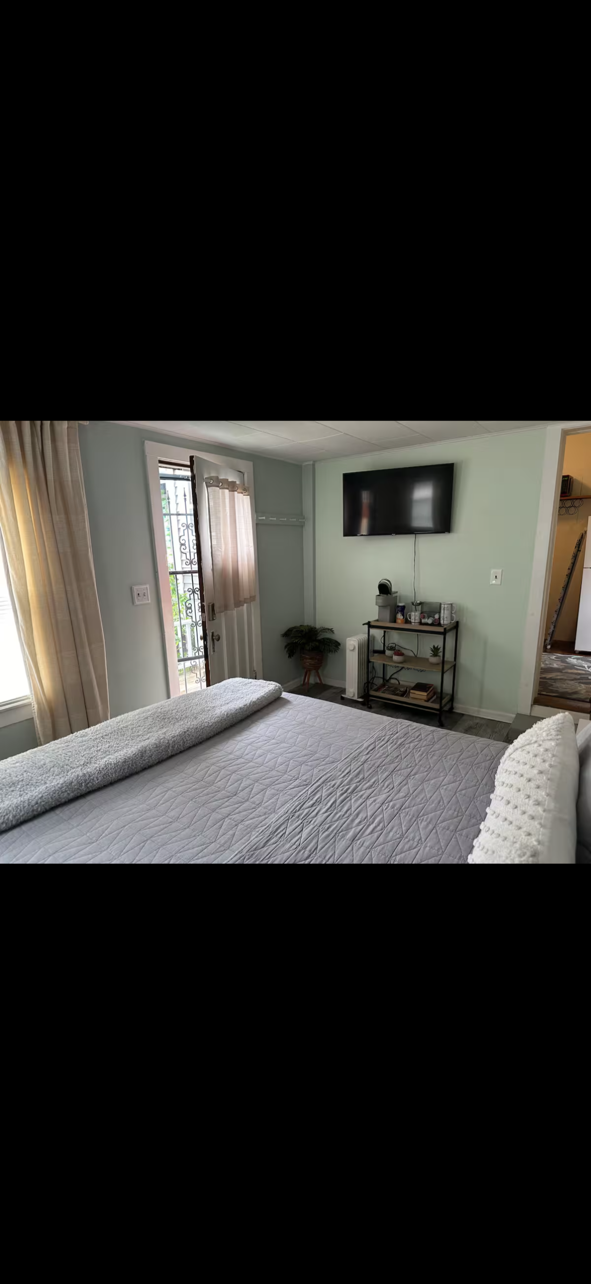 Quiet Fully Furnished Retreat- 5 mins from Rutland Regional - Photo 3