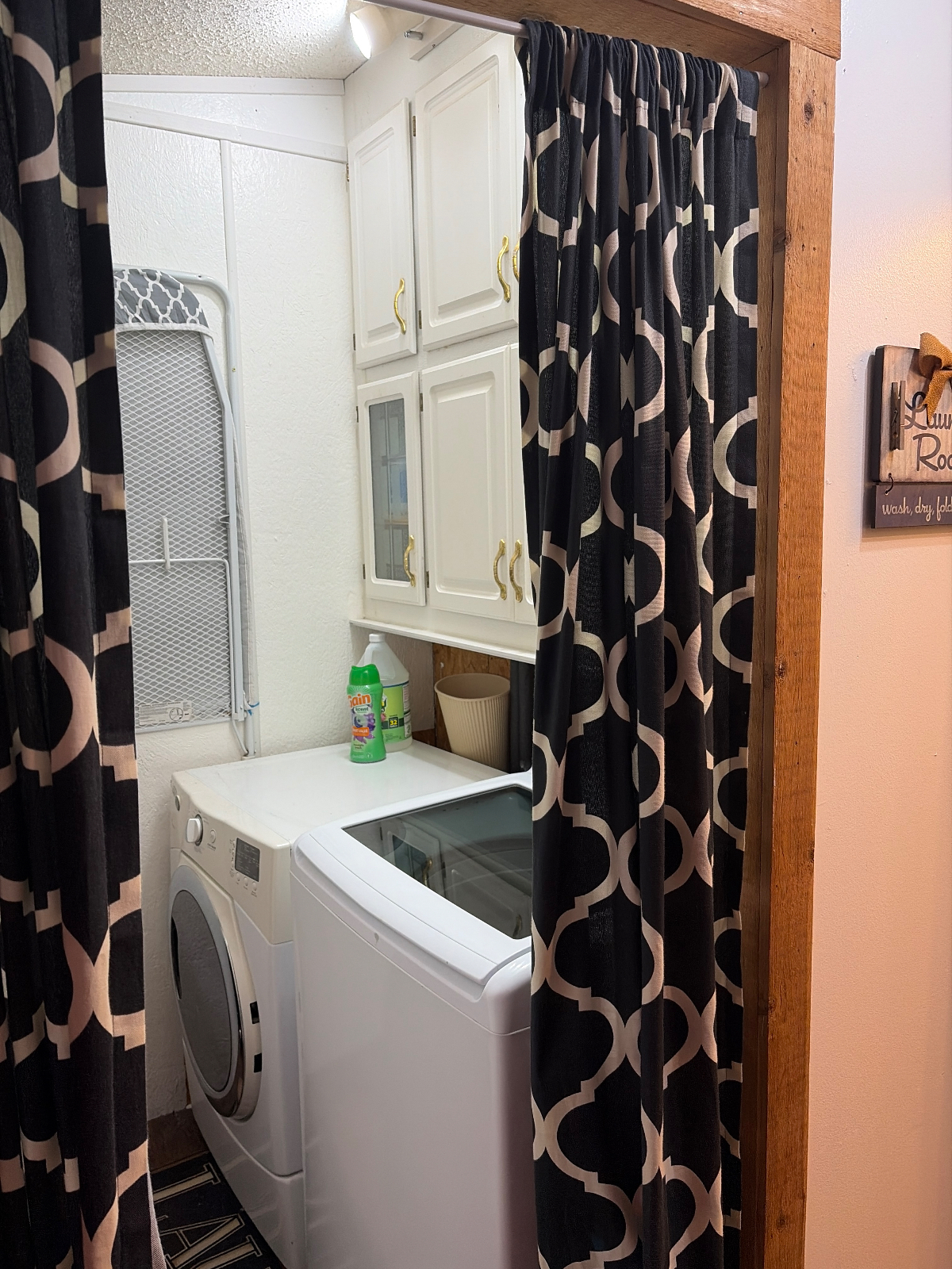 2 bedroom lodge with courtyard  and hot tub - Photo 8