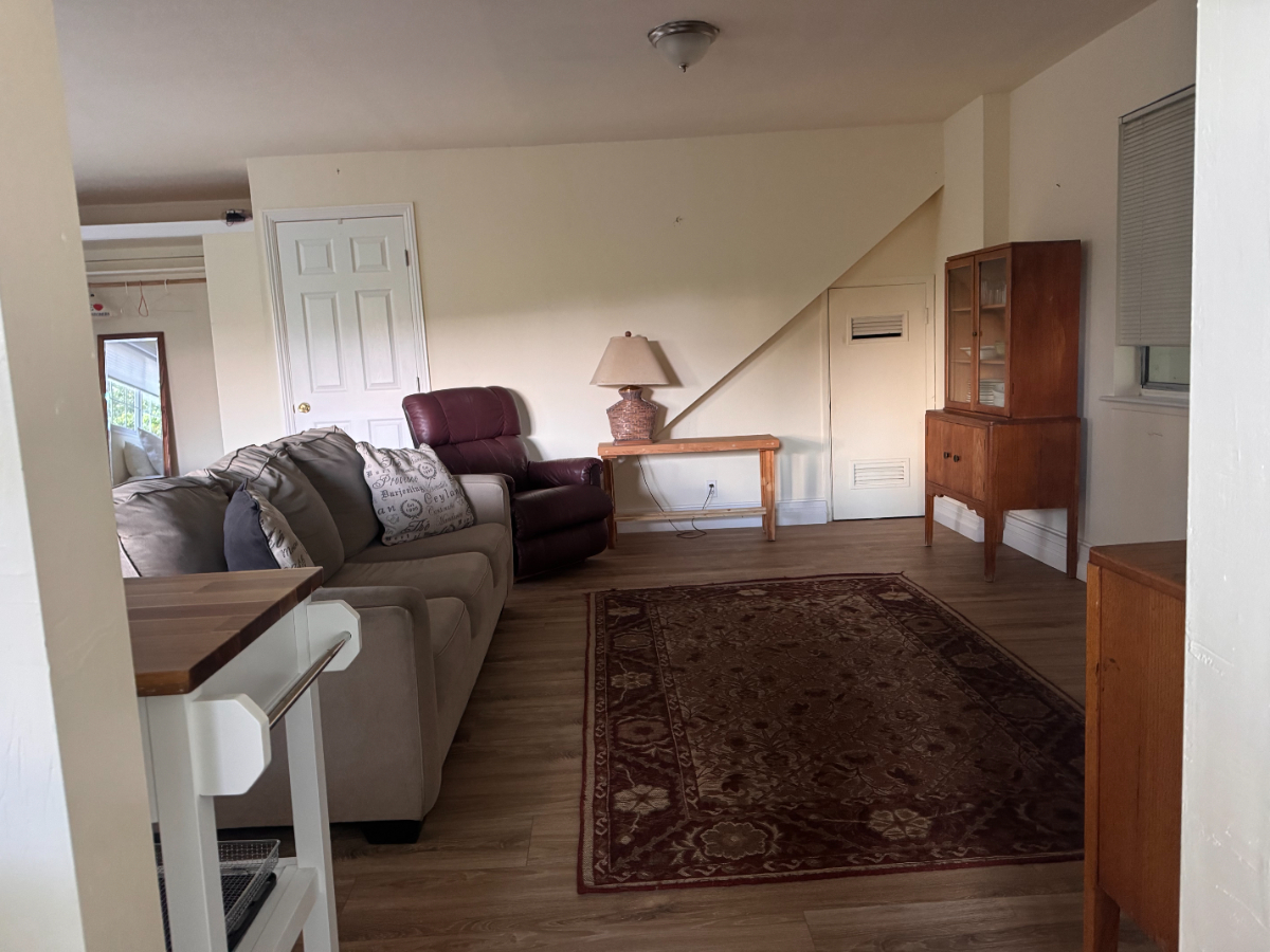 Cozy Coastal Studio Living Near the Harbor - Photo 2
