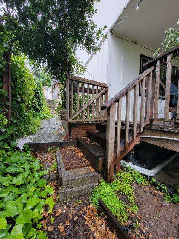 Cozy Coastal Studio Living Near the Harbor