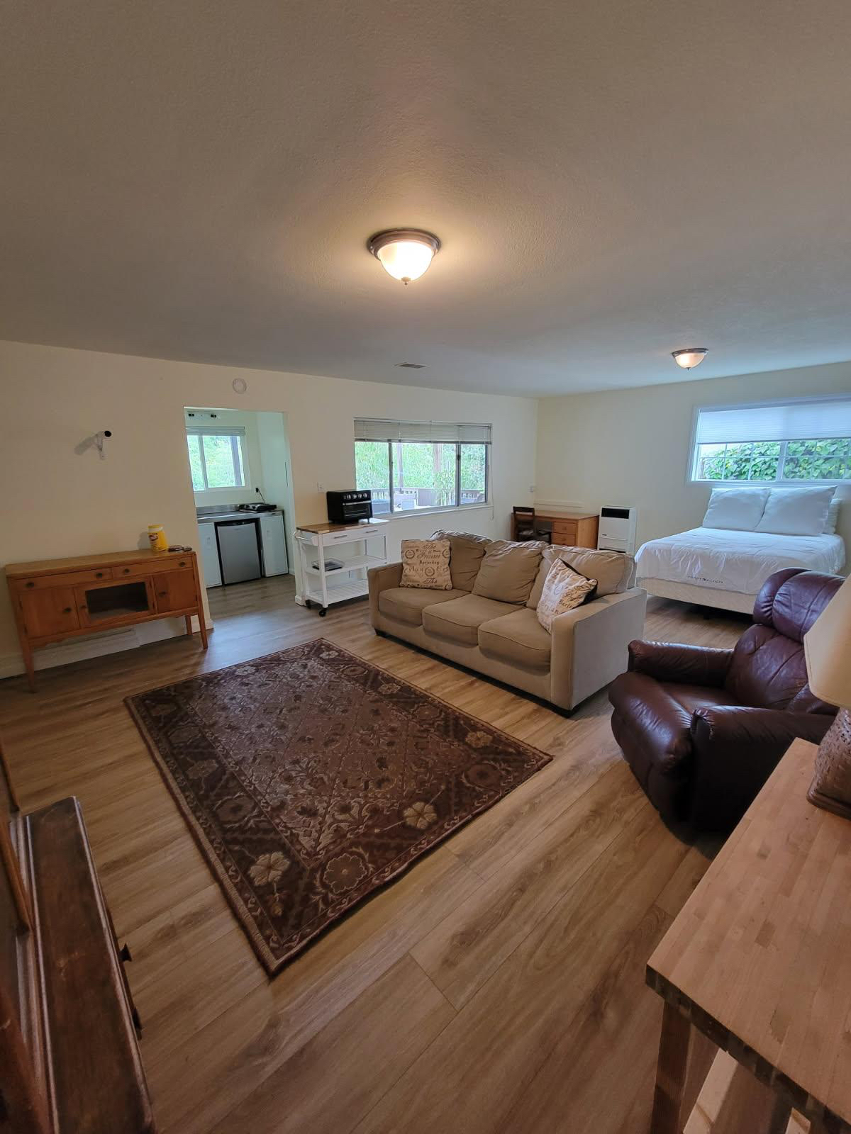 Cozy Coastal Studio Living Near the Harbor - Photo 5