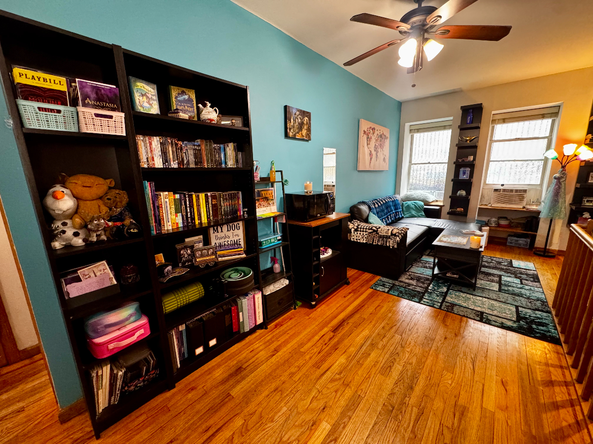Spacious Private Suite in Beautiful UWS Brownstone (West 70s) - Photo 3