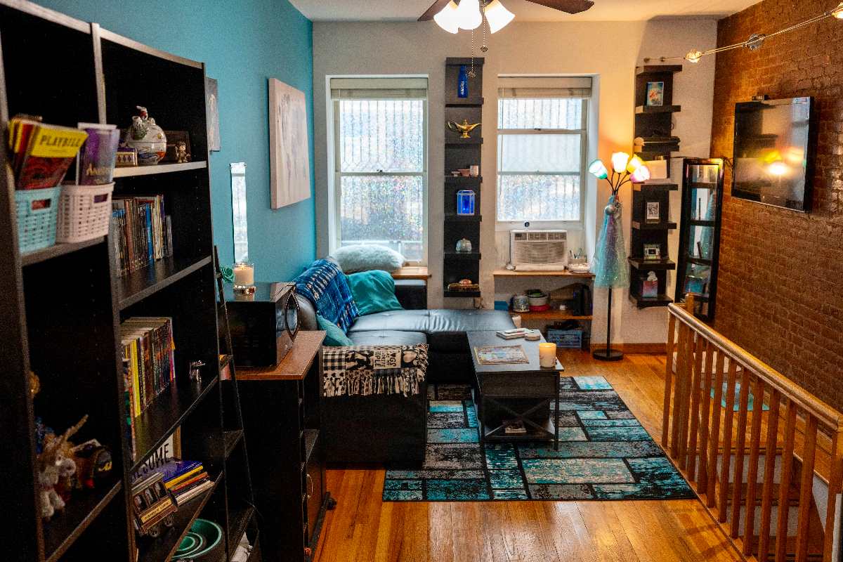 Spacious Private Suite in Beautiful UWS Brownstone (West 70s) - Photo 4