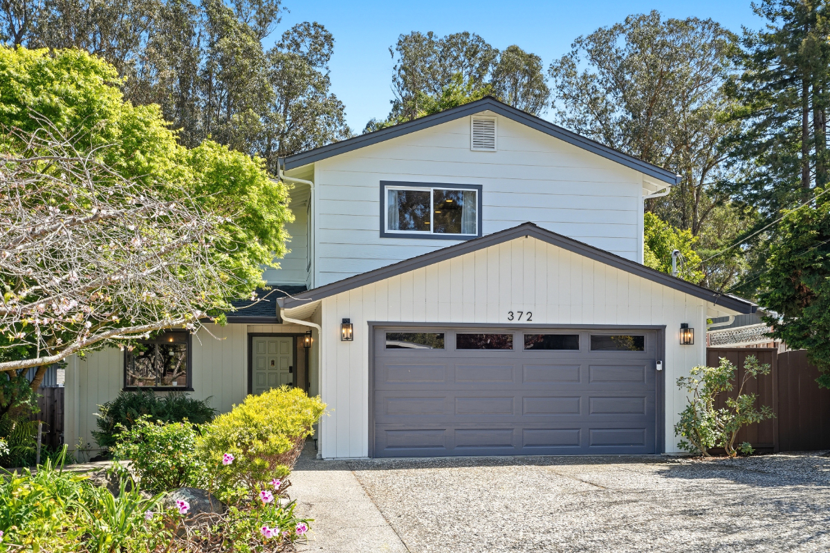 Coastal Living on The Fairway