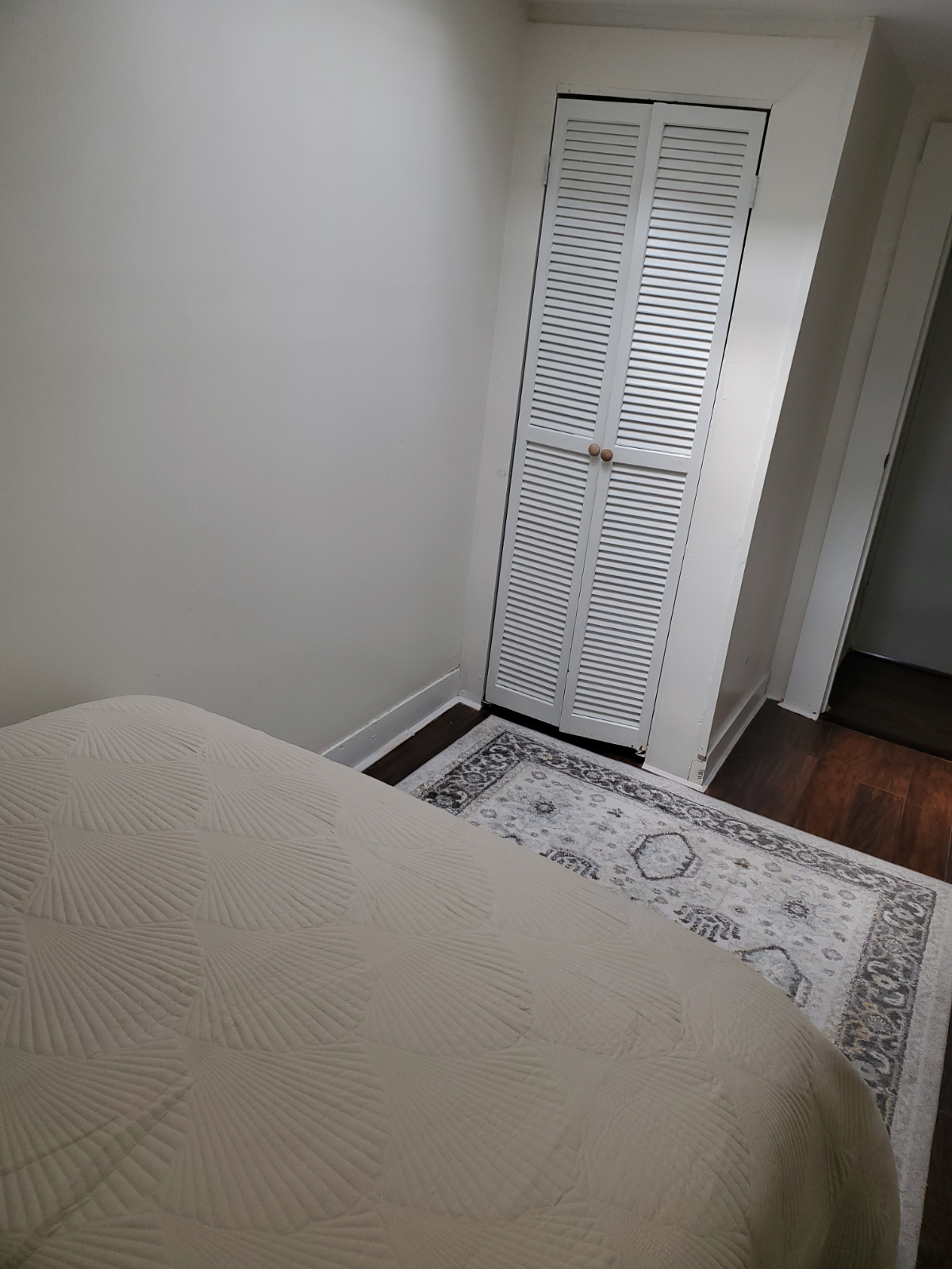 Cozy 2 bedroom apartment on a tree-lined block - Photo 7