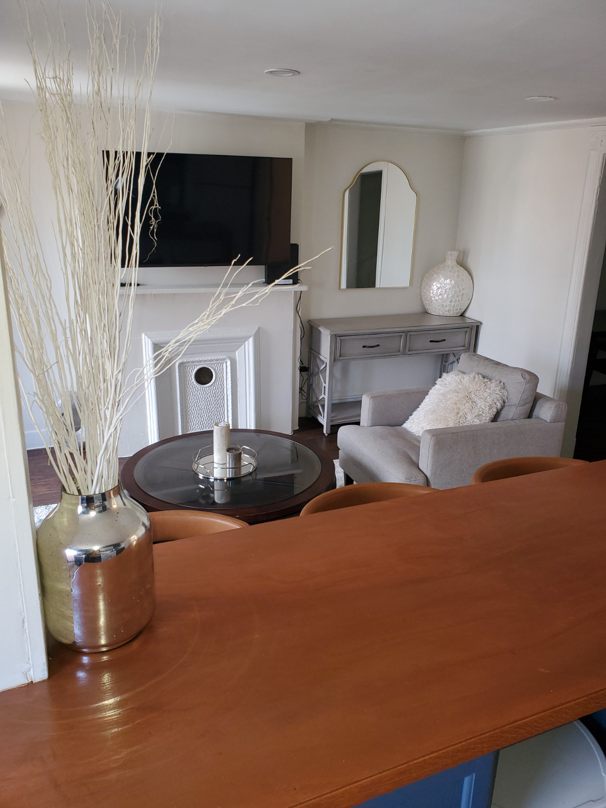 Cozy 2 bedroom apartment on a tree-lined block - Photo 4
