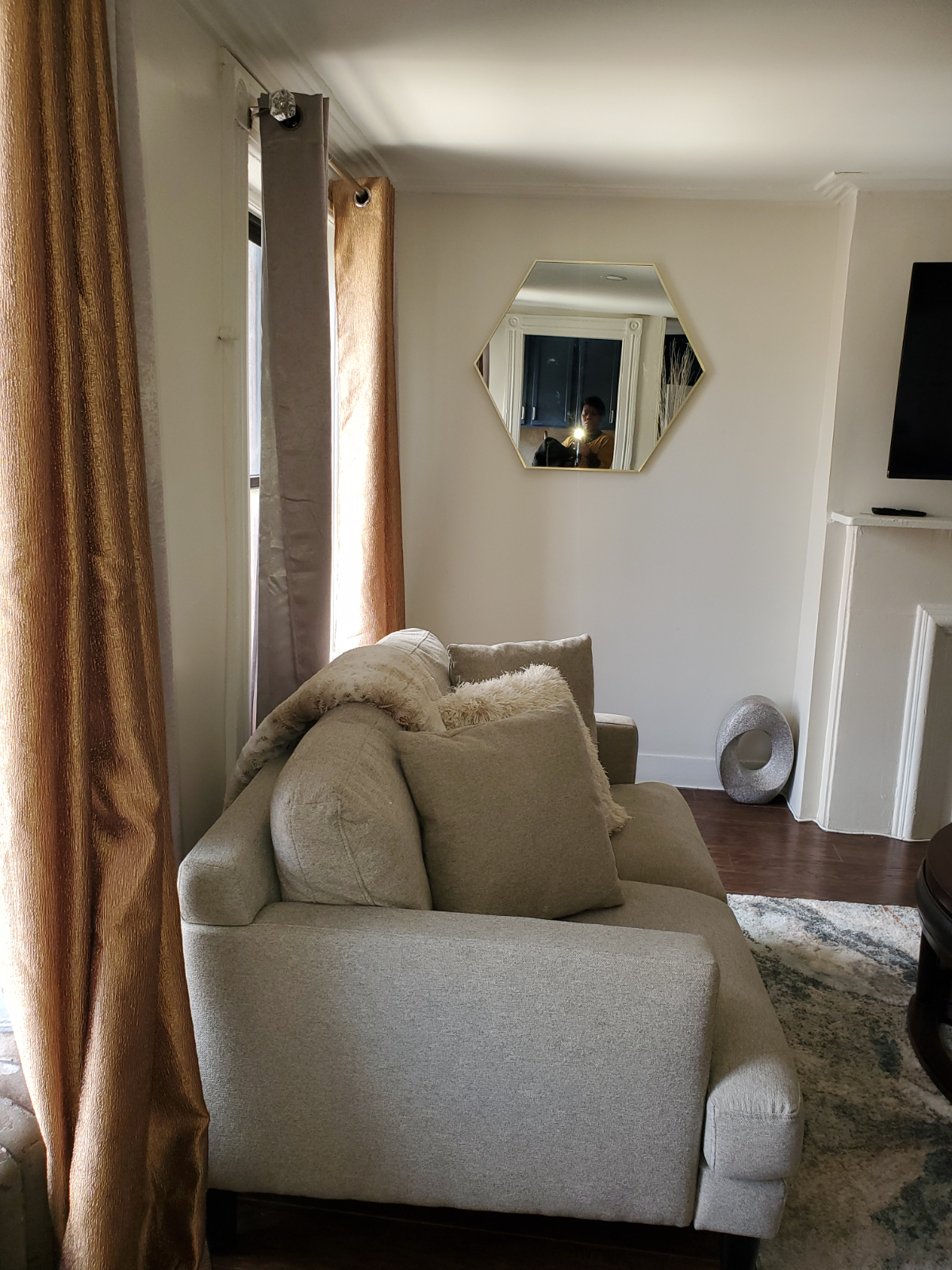 Cozy 2 bedroom apartment on a tree-lined block - Photo 5