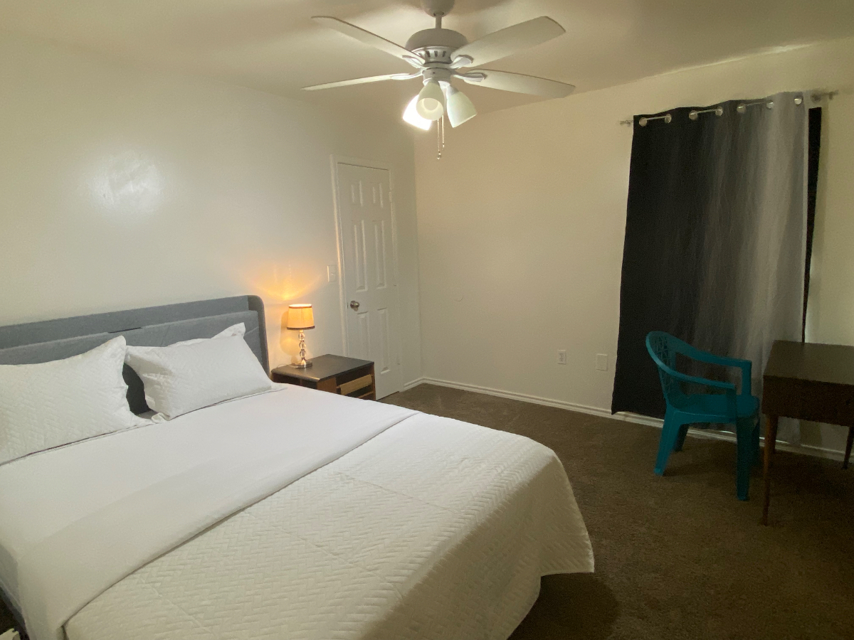 Spacious Furnished 3BR/3BA | Ideal for Traveling Professionals - Photo 5