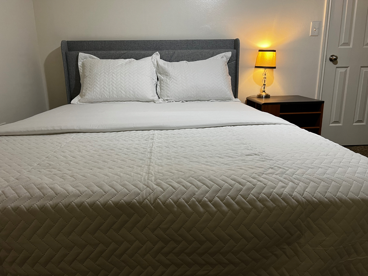 Spacious Furnished 3BR/3BA | Ideal for Traveling Professionals - Photo 4