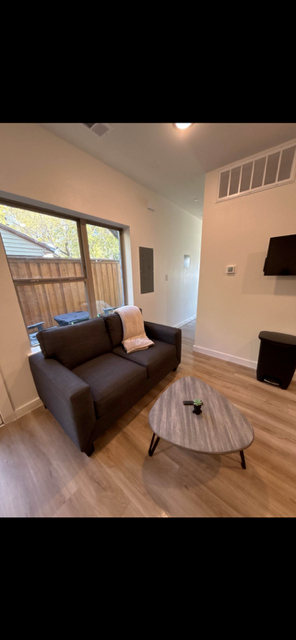 Upscale Medical District Flat  Nurse & Corporate Ready  Fast WiFi  W/D - Photo 3
