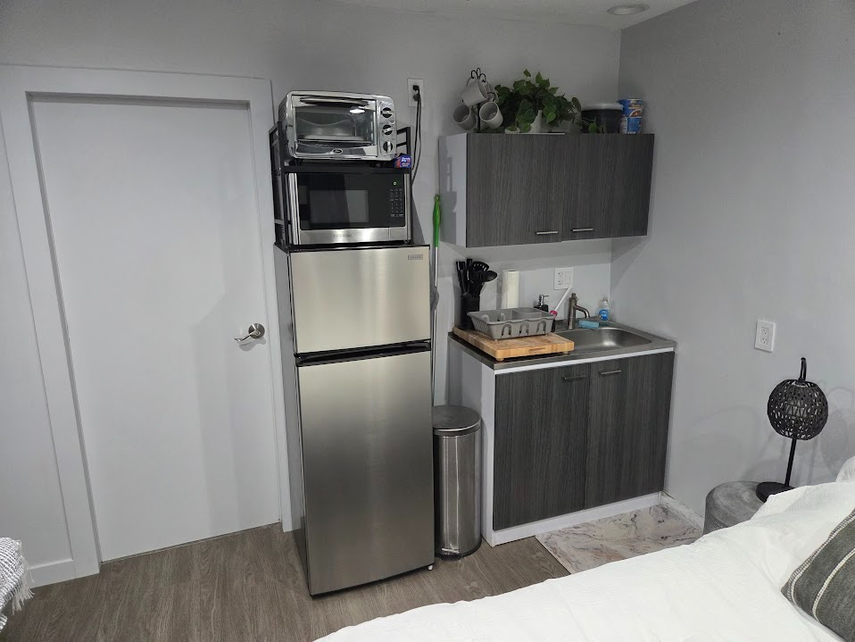 Luxury Studio with private patio, w/d - Photo 4