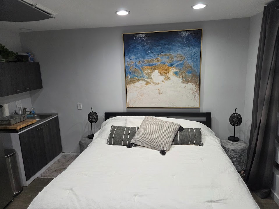 Luxury Studio with private patio, w/d - Photo 1