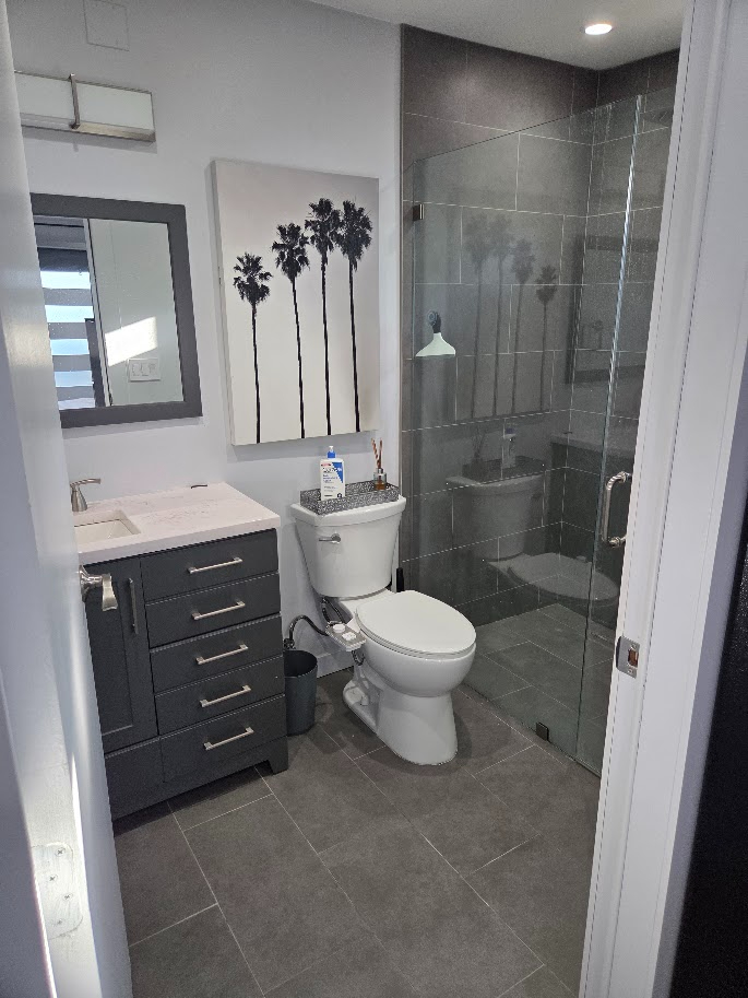 Luxury Studio with private patio, w/d - Photo 2