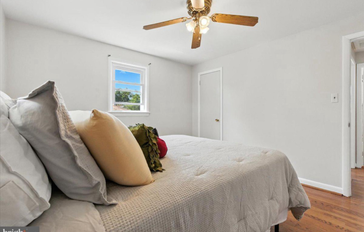 Entire 2Bedroom and 1Bth Unit (Upper Level) - Photo 6