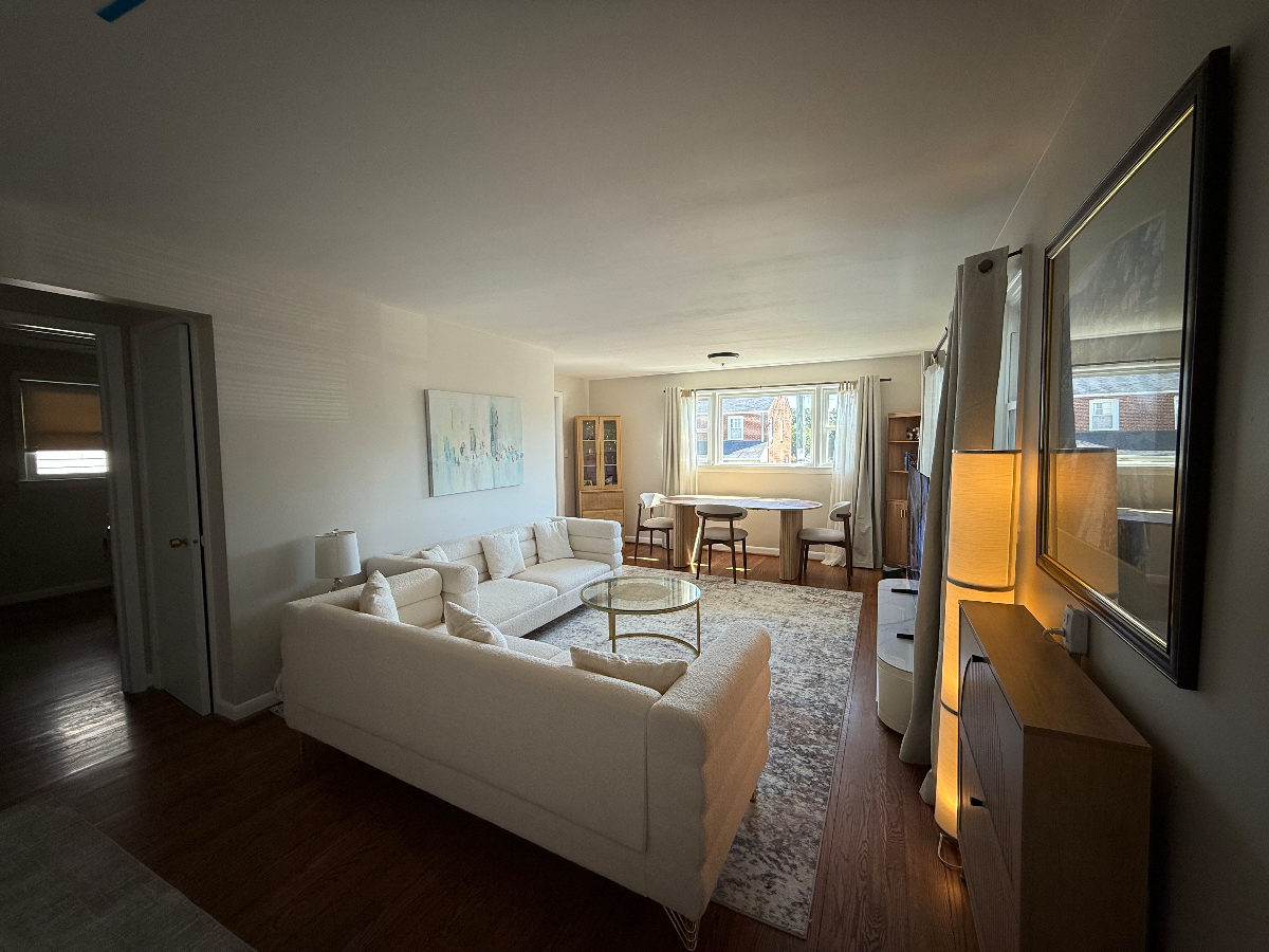 Entire 2Bedroom and 1Bth Unit (Upper Level)