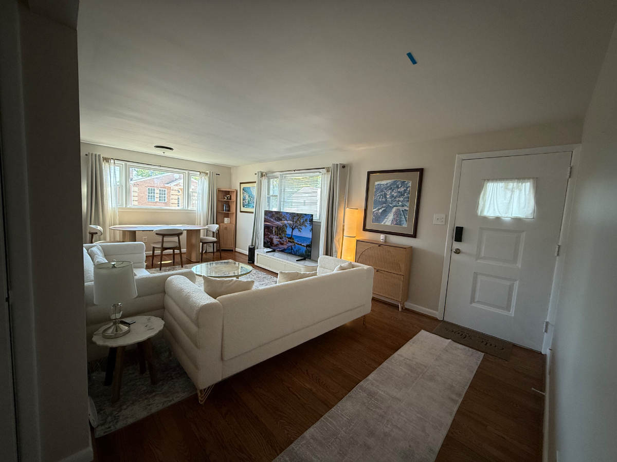 Entire 2Bedroom and 1Bth Unit (Upper Level) - Photo 11