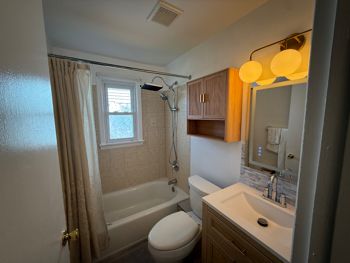Entire 2Bedroom and 1Bth Unit (Upper Level) - Photo 7