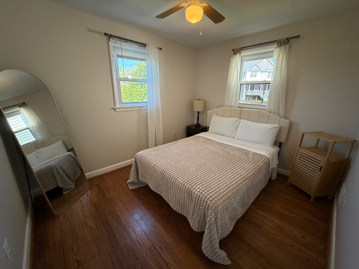 Entire 2Bedroom and 1Bth Unit (Upper Level) - Photo 9