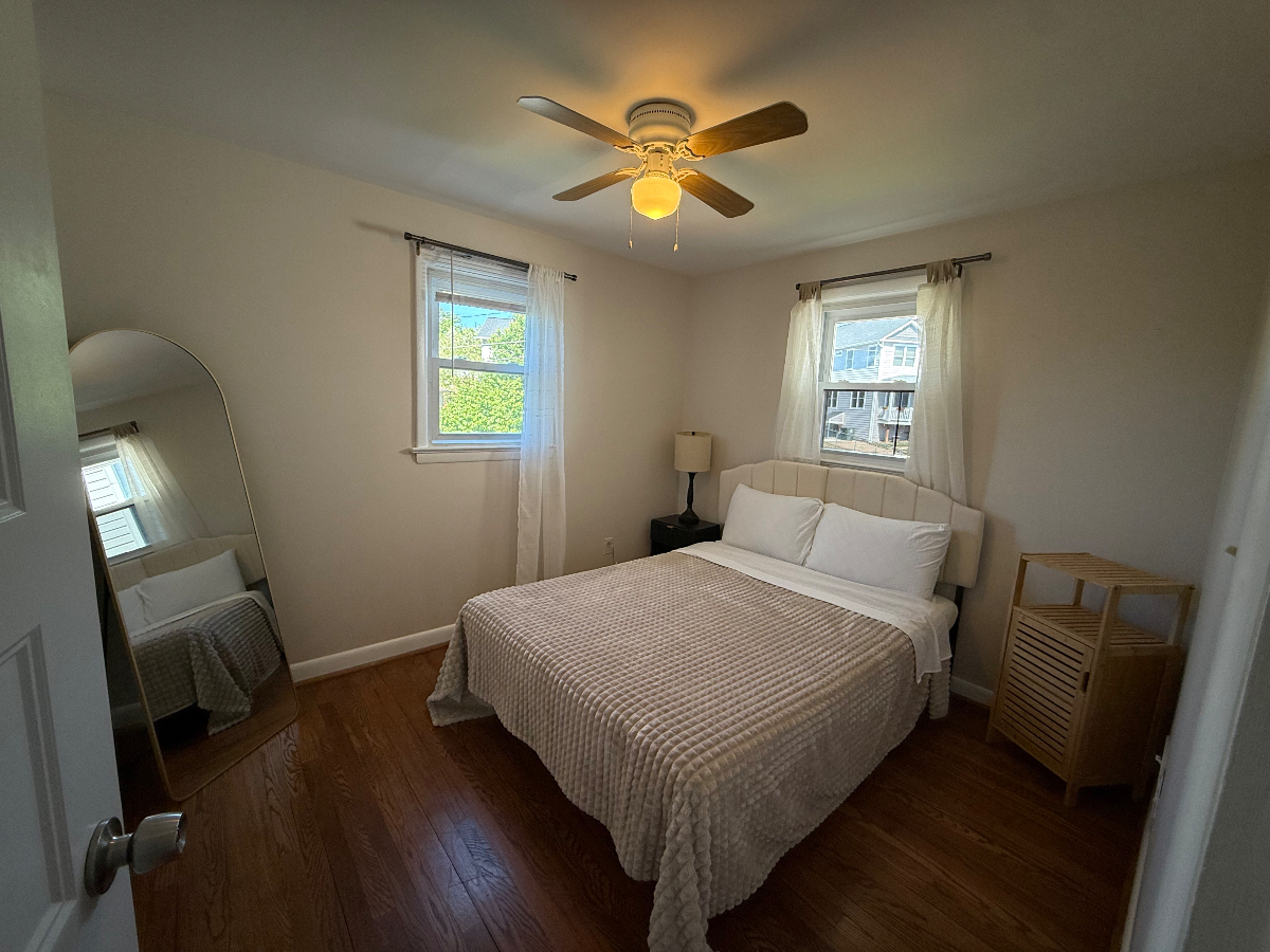 Entire 2Bedroom and 1Bth Unit (Upper Level) - Photo 8