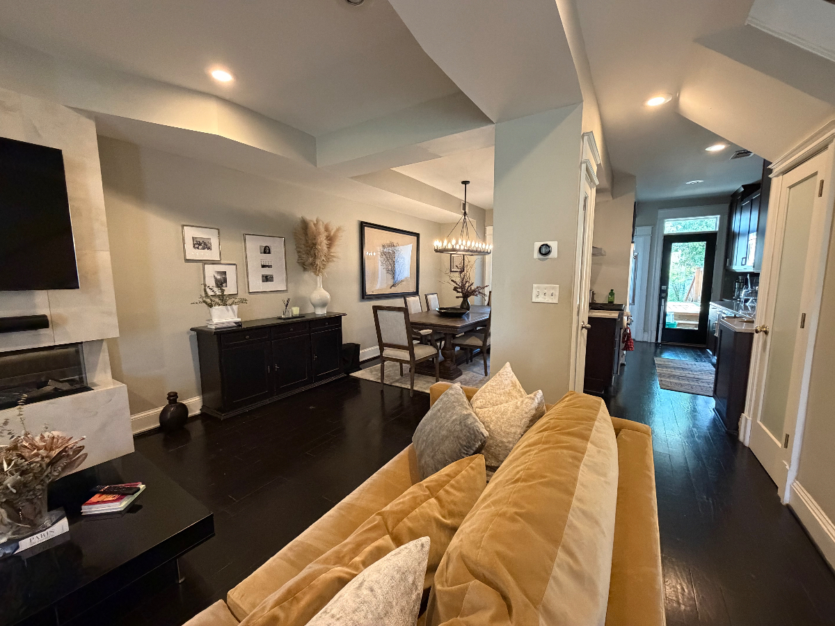 Stunning 2 BR/1.5 BA Main-Level Townhome in Brightwood Near the Park at Walter Reed - Photo 2
