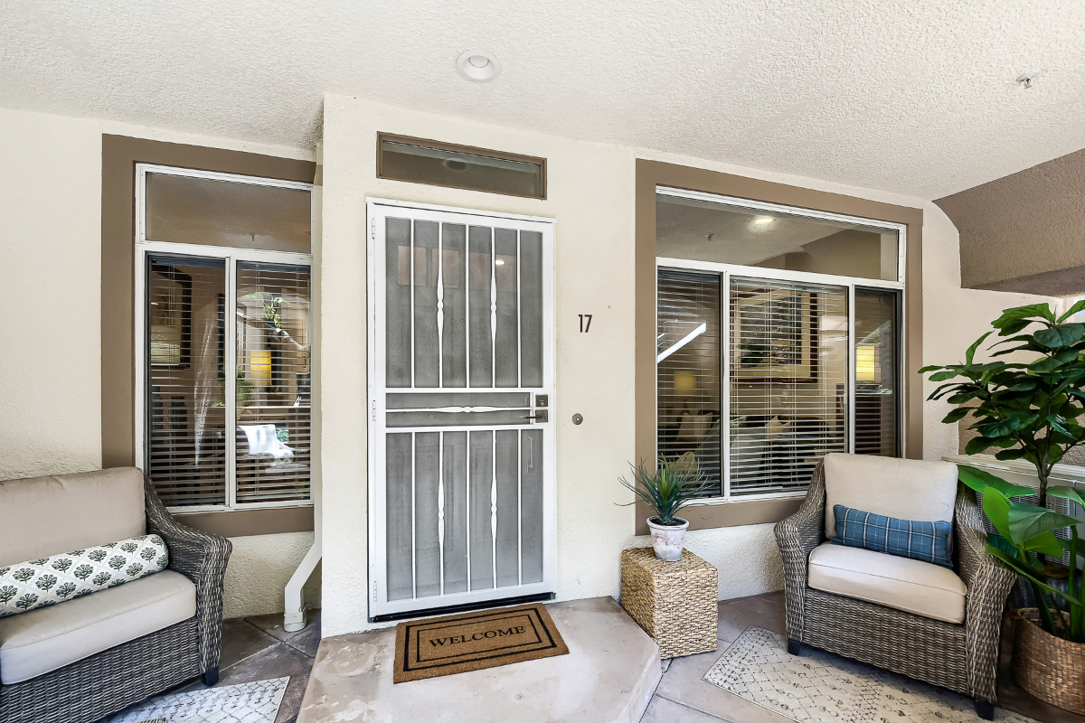 Coastal Luxury Townhouse in Carmel Valley San Diego in Gorgeous Neighborhood with Pool - Photo 5