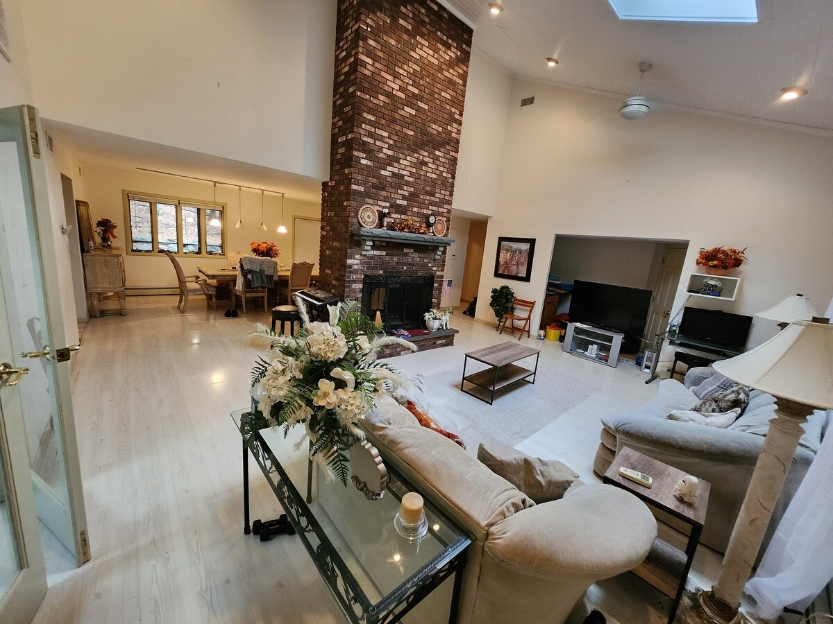 Eagles Nest Mansion on Furnished Finder - Scenic 3 Bedroom Furnished Home On 4 Acres With Fireplace, - Photo 1