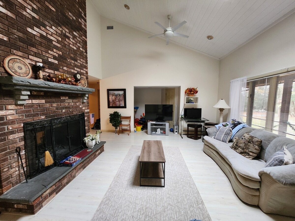 Eagles Nest Mansion on Furnished Finder - Scenic 3 Bedroom Furnished Home On 4 Acres With Fireplace, - Photo 3