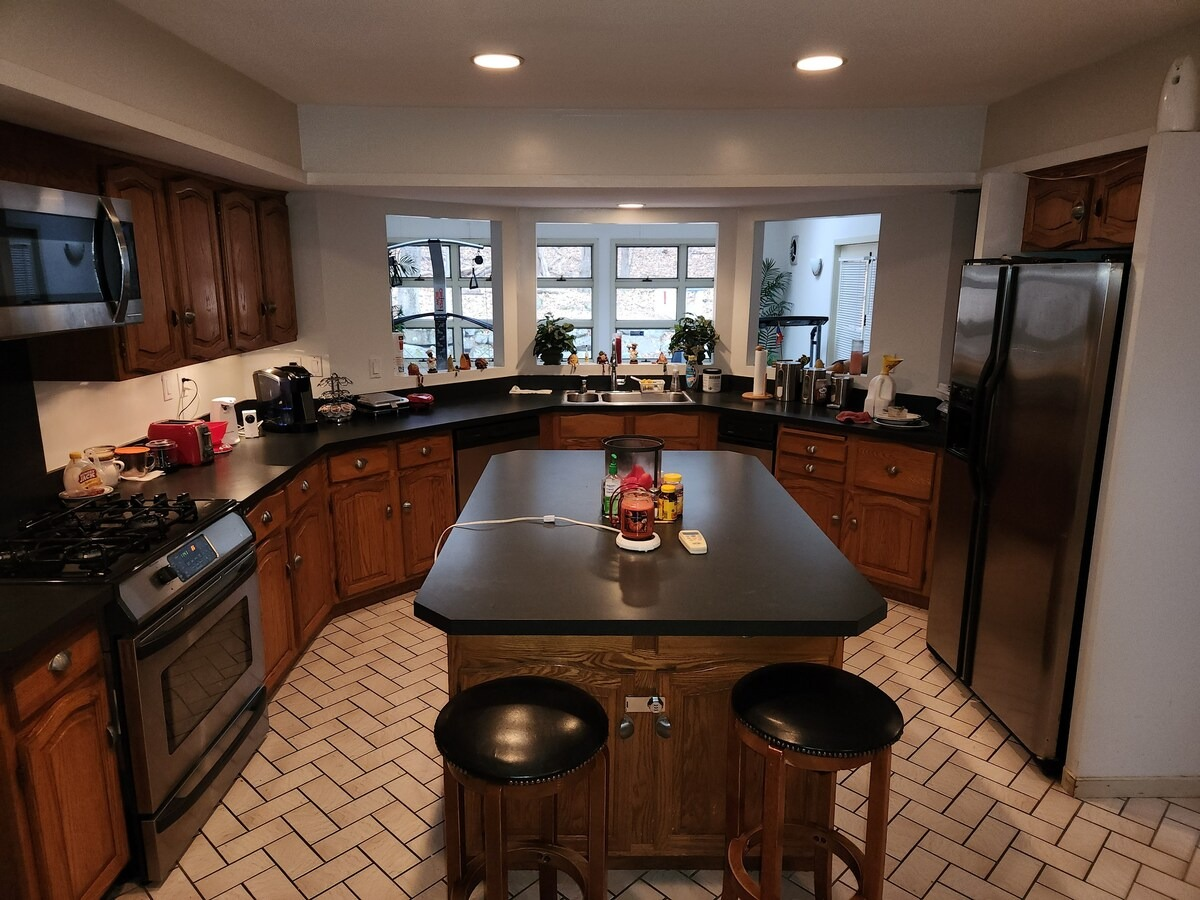 Eagles Nest Mansion on Furnished Finder - Scenic 3 Bedroom Furnished Home On 4 Acres With Fireplace, - Photo 6