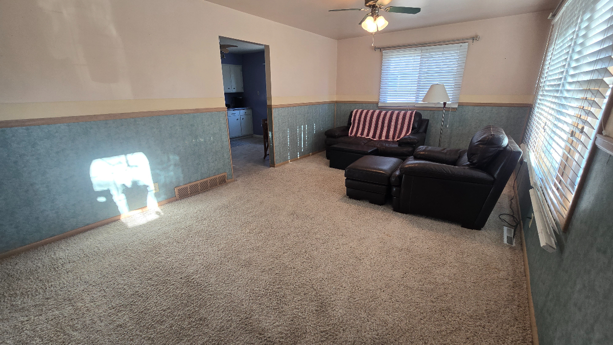Quaint 3 bedroom rental - Photo 2