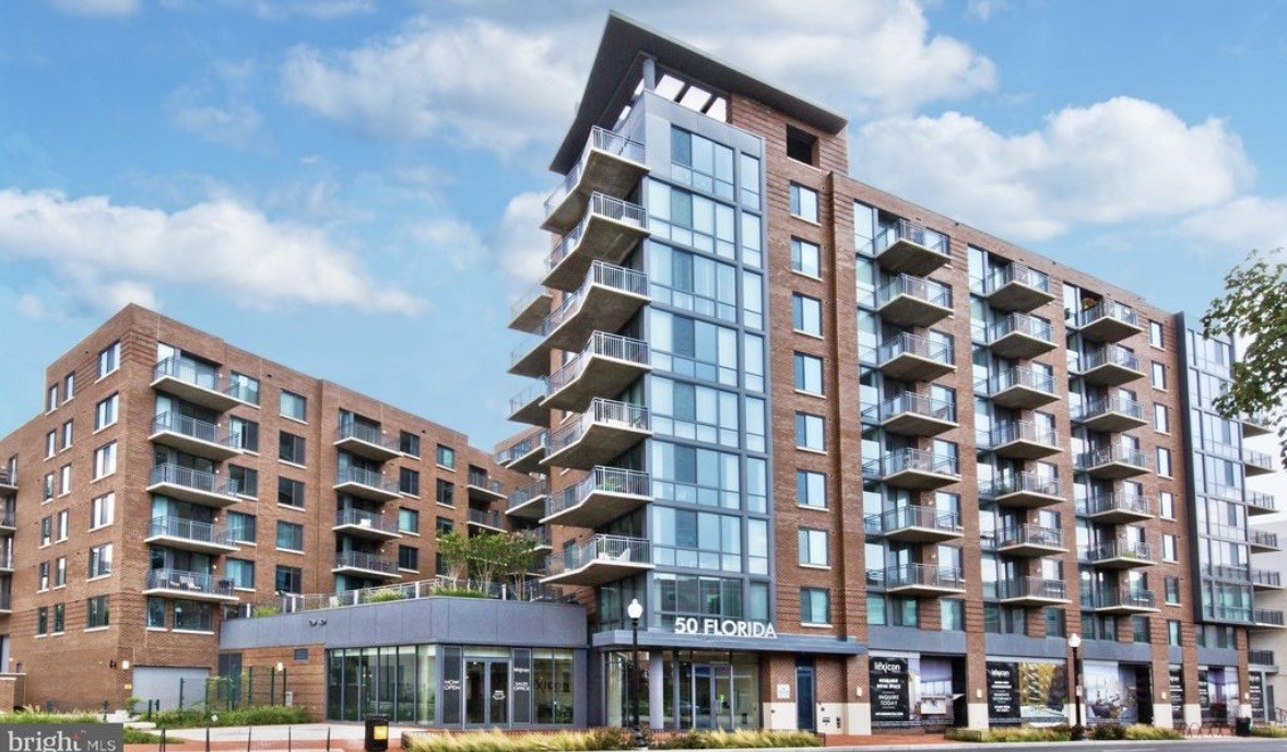 Bright NoMa Shared Condo - one private bedroom with en-suite bath. Shared space includes: Balcony, - Photo 1