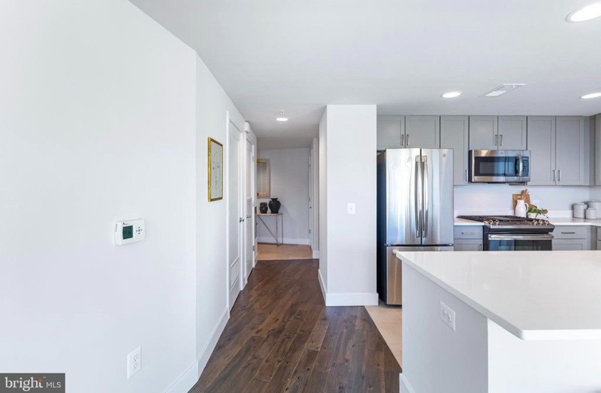 Bright NoMa Shared Condo -  one private bedroom with en-suite bath. Shared space includes: Balcony,  - Photo 6
