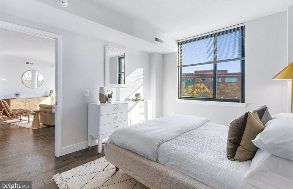 Bright NoMa Shared Condo -  one private bedroom with en-suite bath. Shared space includes: Balcony,  - Photo 7