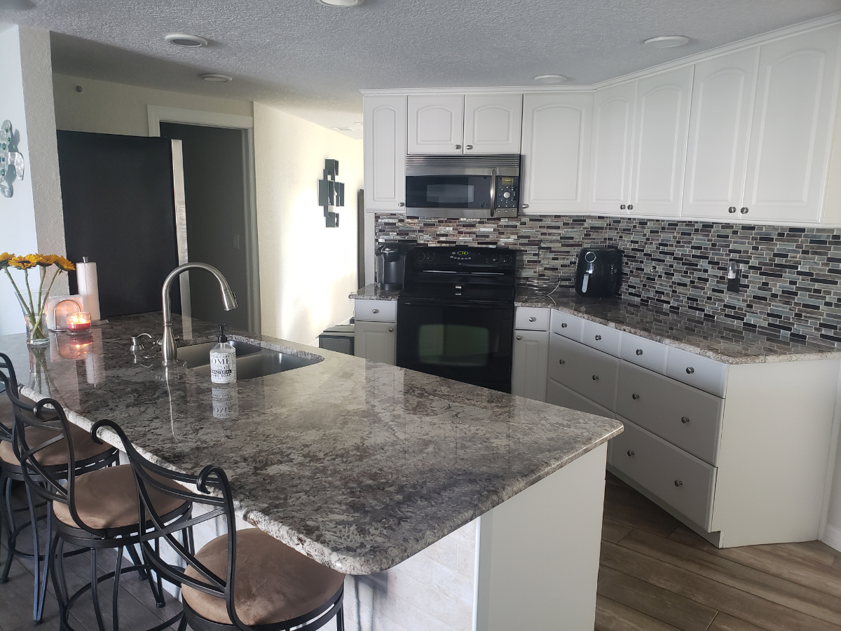 Waterfront close to beach - Photo 4