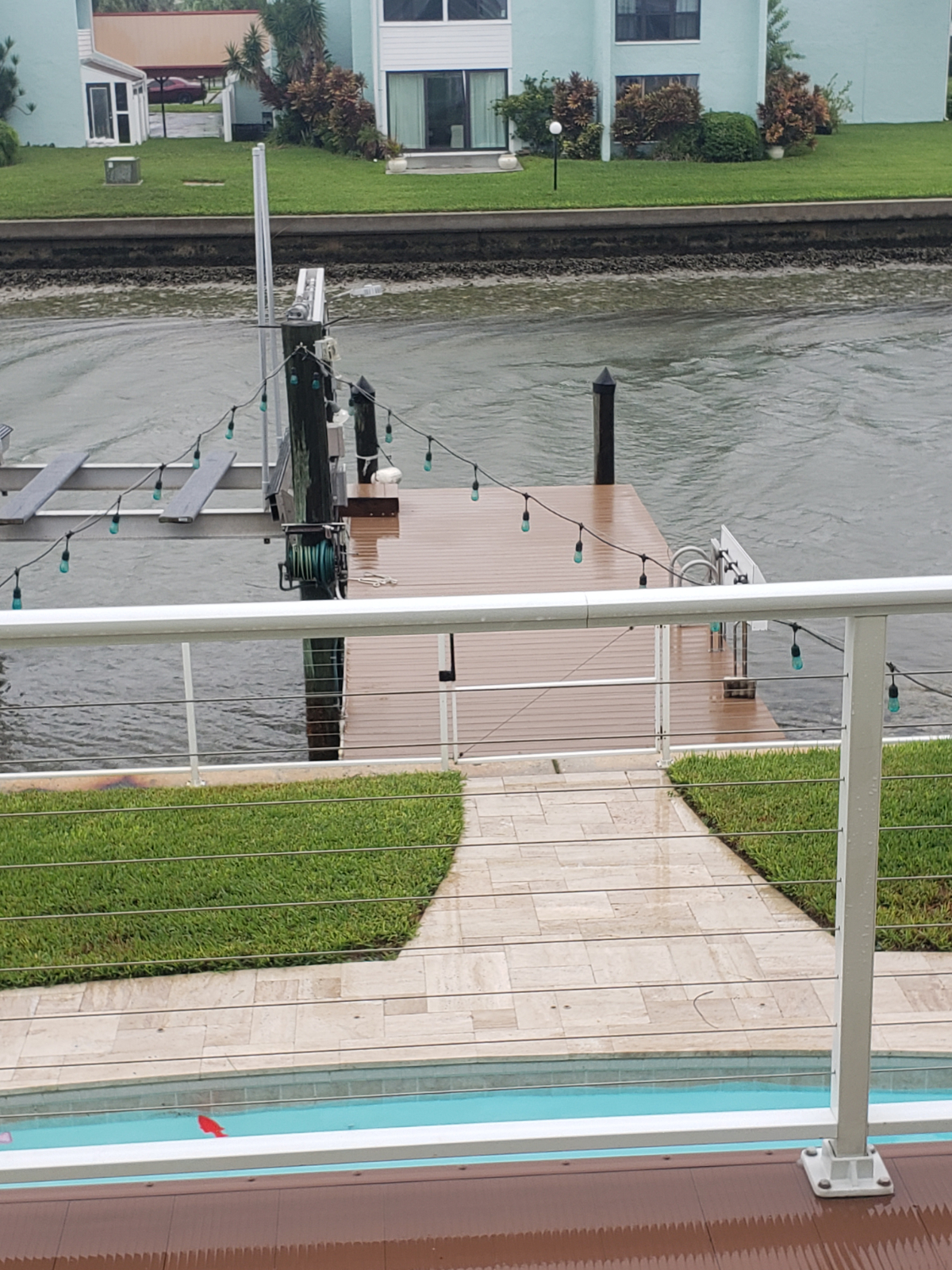 Waterfront close to beach - Photo 2