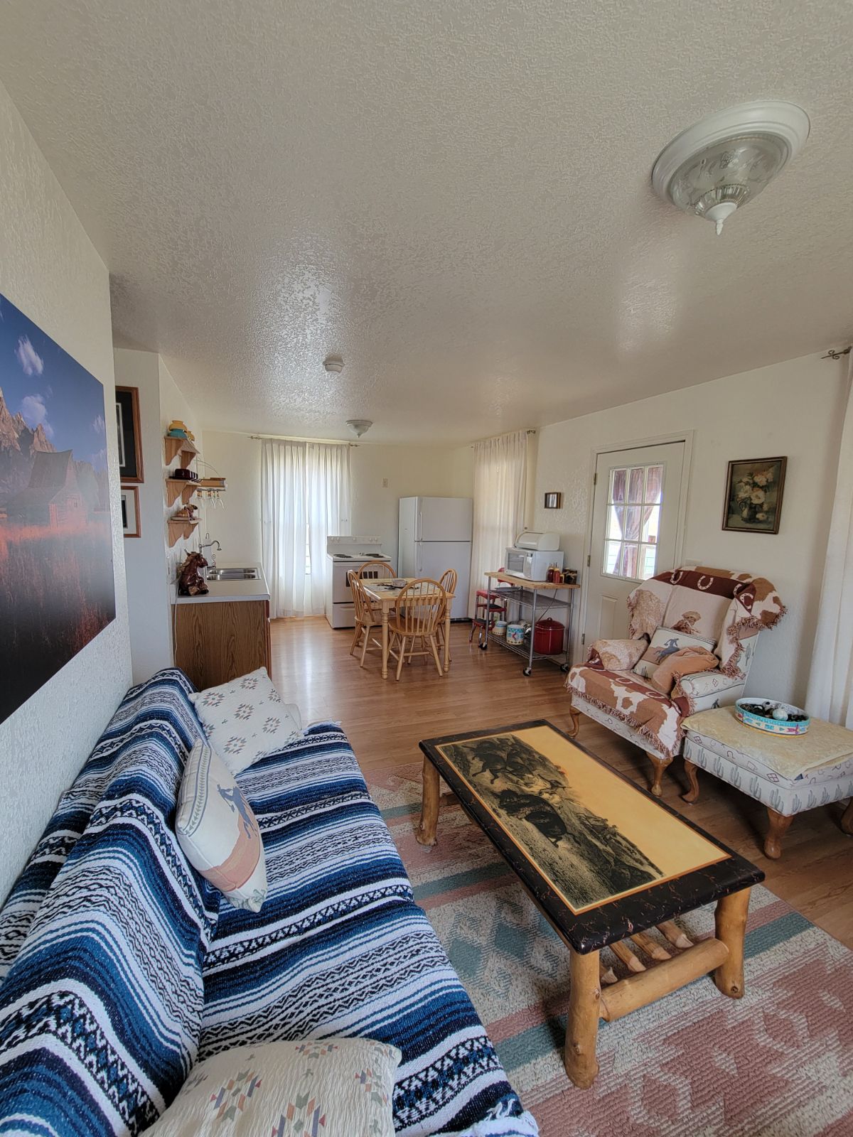 Peaceful Rural Retreat With Scenic Views And Spacious Fenced Yard - Photo 3