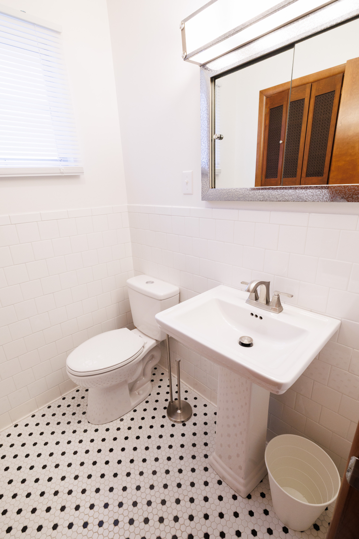 Charming Fully Furnished Home Near Capitol & Area Hospitals I 3-Bedroom with Office I All Utilities  - Photo 6