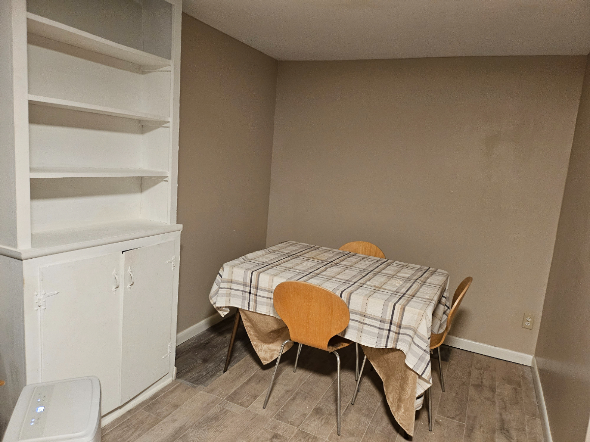 Cozy Budget Stay in Glenville, NY - Photo 2