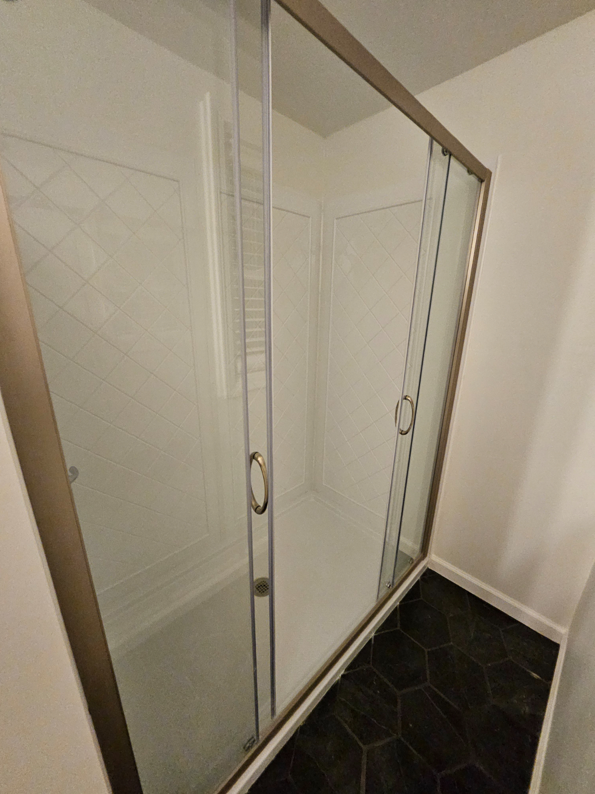 Cozy Budget Stay in Glenville, NY - Photo 4