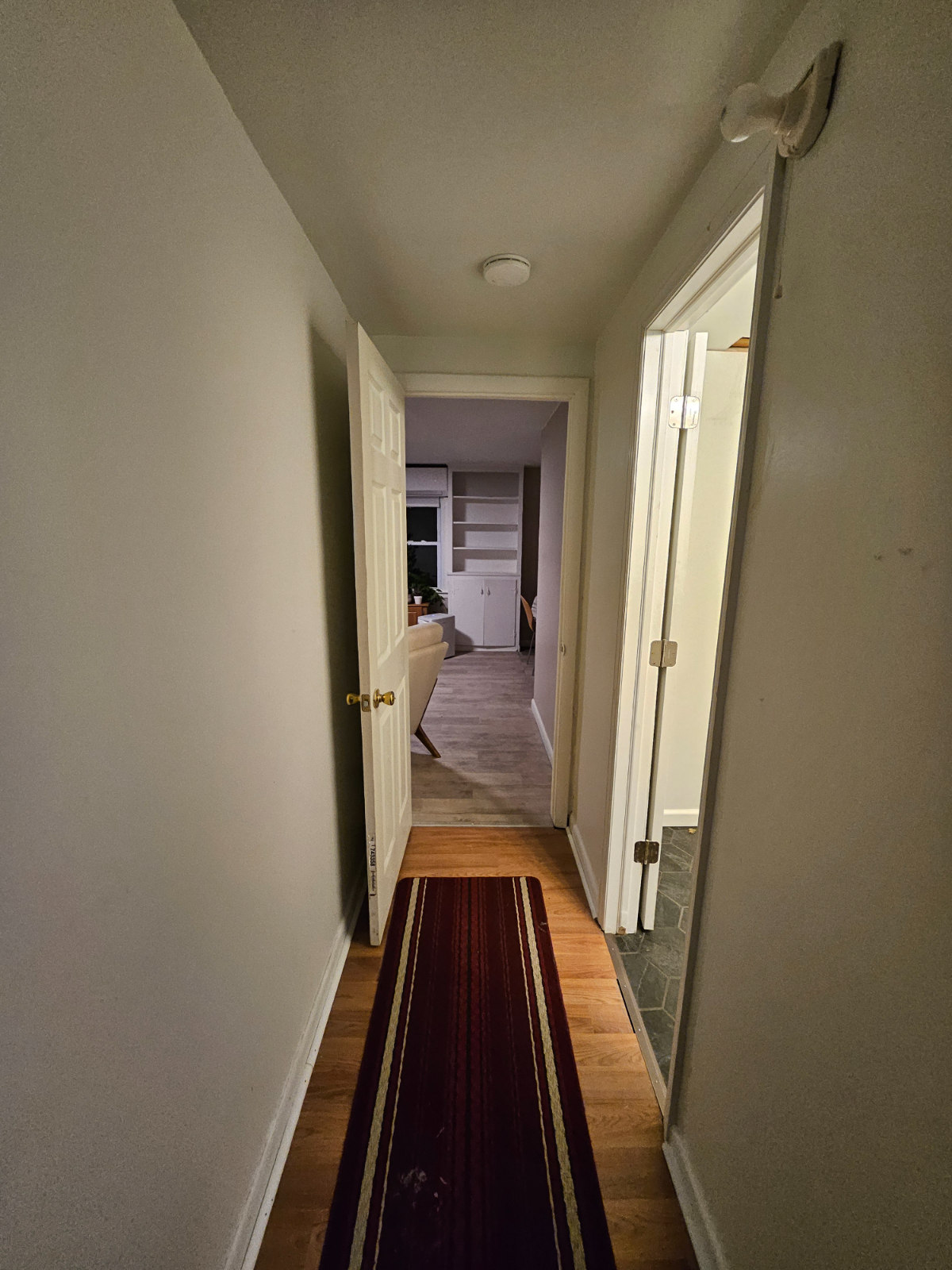 Cozy Budget Stay in Glenville, NY - Photo 5