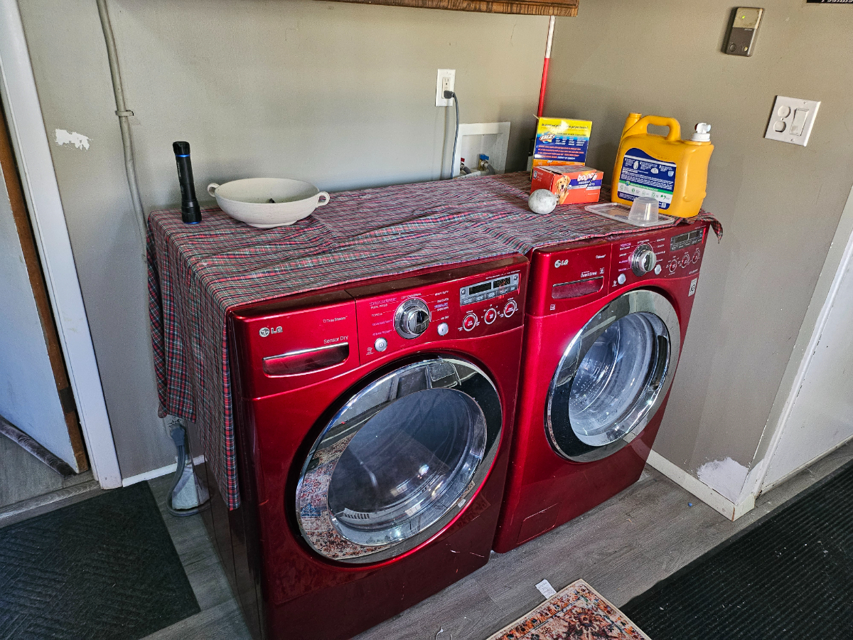 Cozy Budget Stay in Glenville, NY - Photo 7