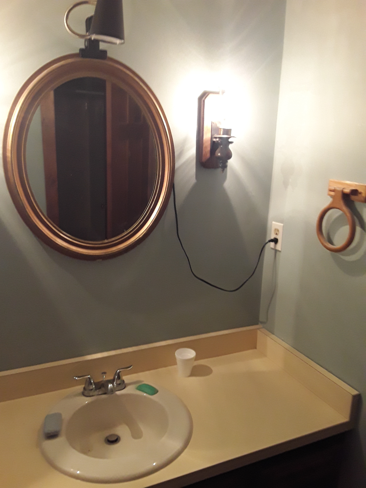 Large Furnished Room in Quiet West End Richmond Home Near Hospitals & Deep Run Park - Photo 8