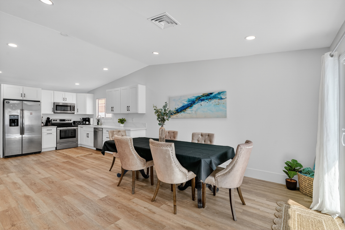 Luxury Home with Private Pool, Minutes from Multiple Hospitals & the Las Vegas Strip. Enjoy upscale  - Photo 9